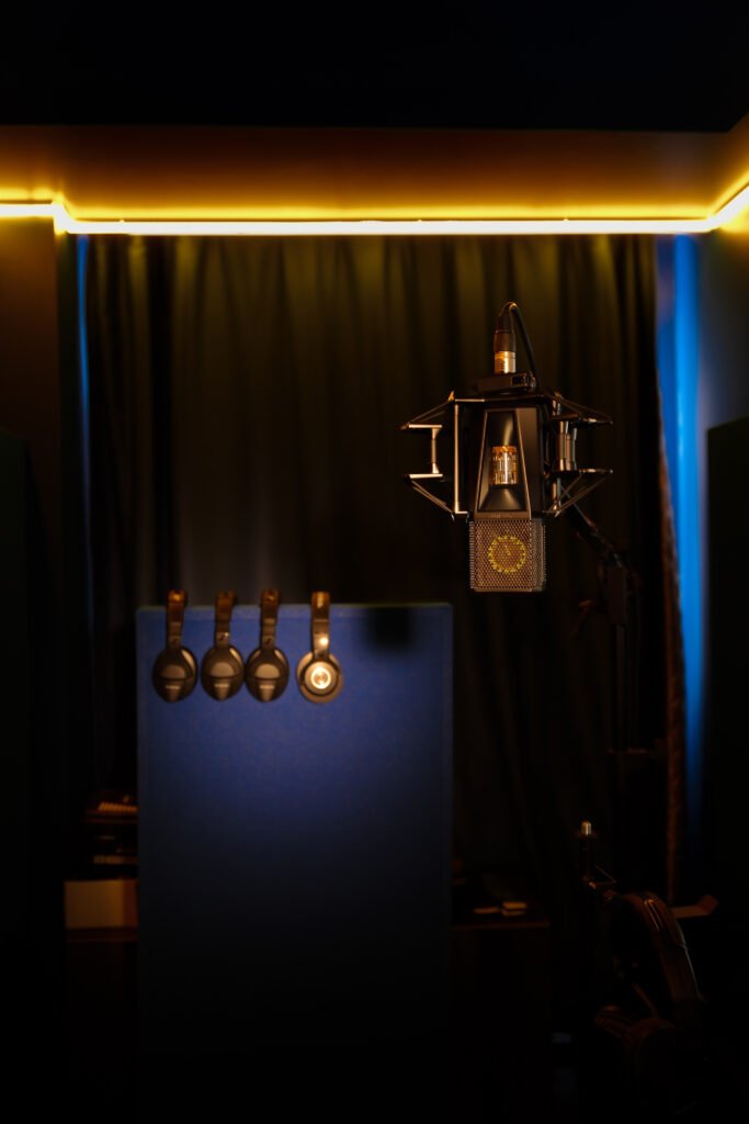 Micro et casques - Cabine studio IZRI