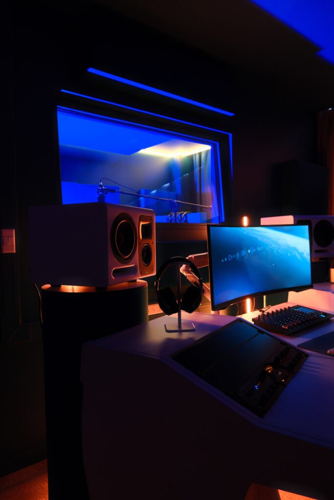 Studio Izri dans le noir